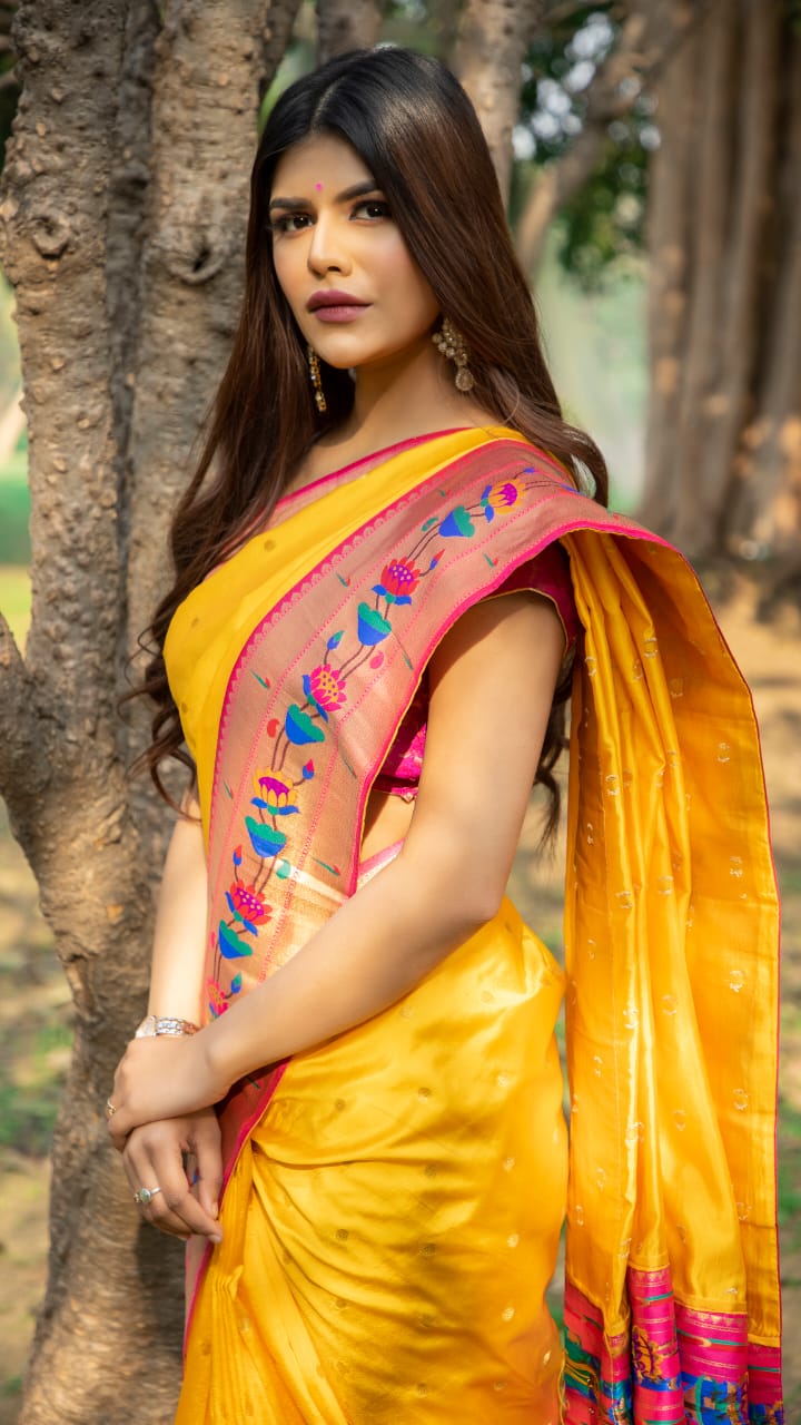 Aradhna Silk Designer Ptach Weaving Broder With Soft Silk Saree