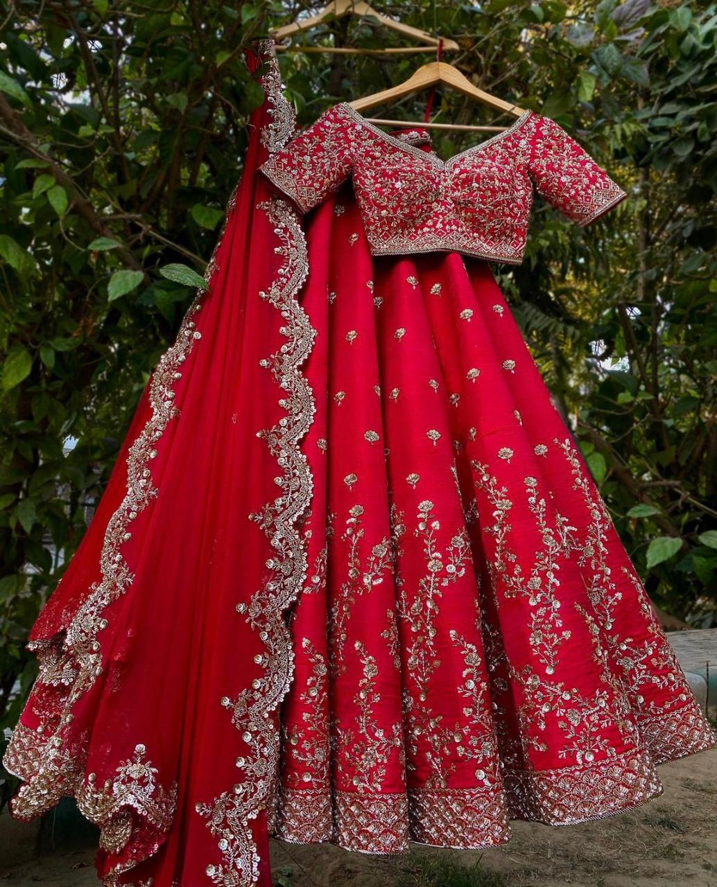 Bt-13 Designer Soft Tapeta With Work Lehenga