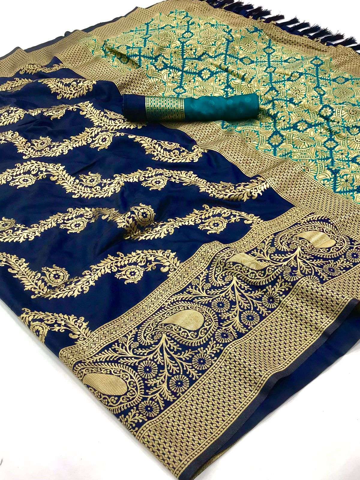 maharani Soft Silk Weaving with Leheriya zari Weaving saree