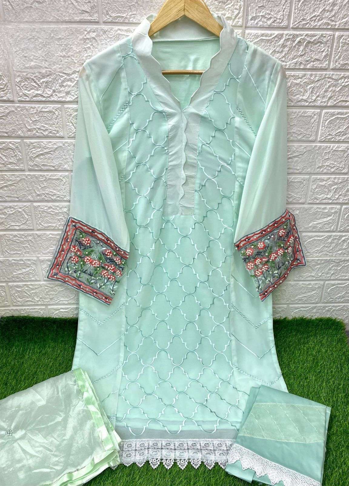 Tunic Heavy Embroidery Kurti With Lace & Heavy Diamonds Work