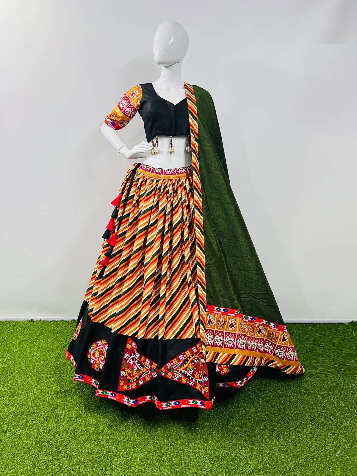 aawiya 7047 patola print navratri readymade single chaniya choli