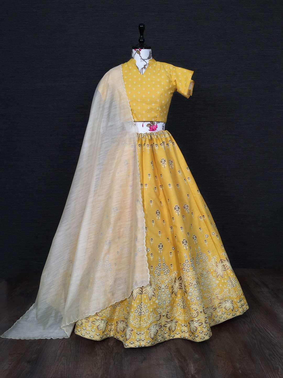 LNB 1902-1903 Aada Slub Silk lehenga