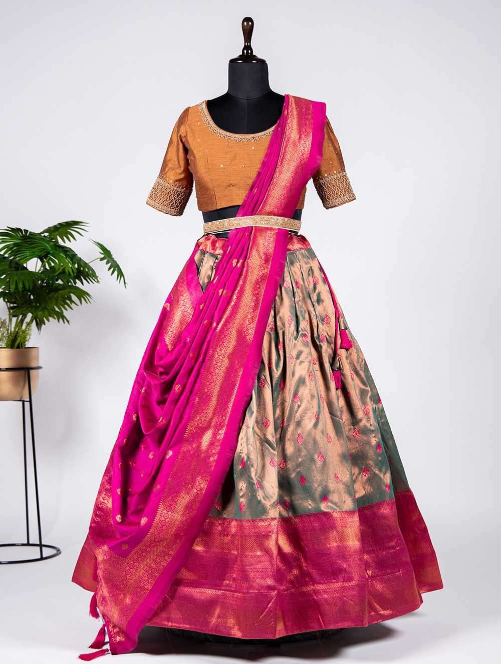 pr lnb2038 weaving silk designer zari work single design stitch lehenga