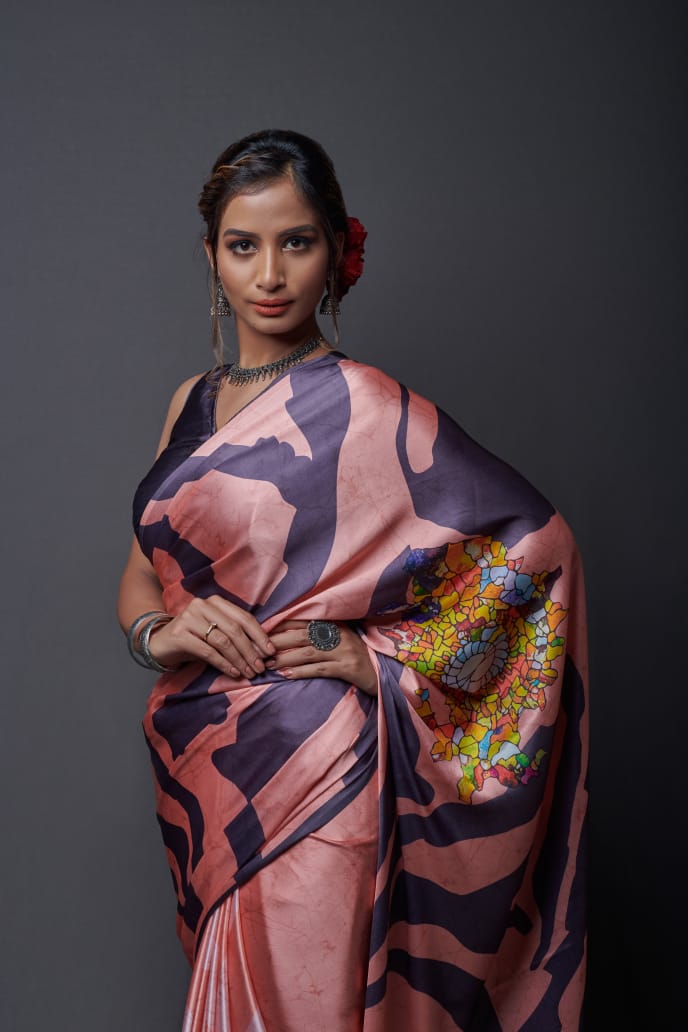 Buy Cloud Grey Saree In Satin Crepe With A Contrasting Black High Neck  Blouse Online - Kalki Fashion