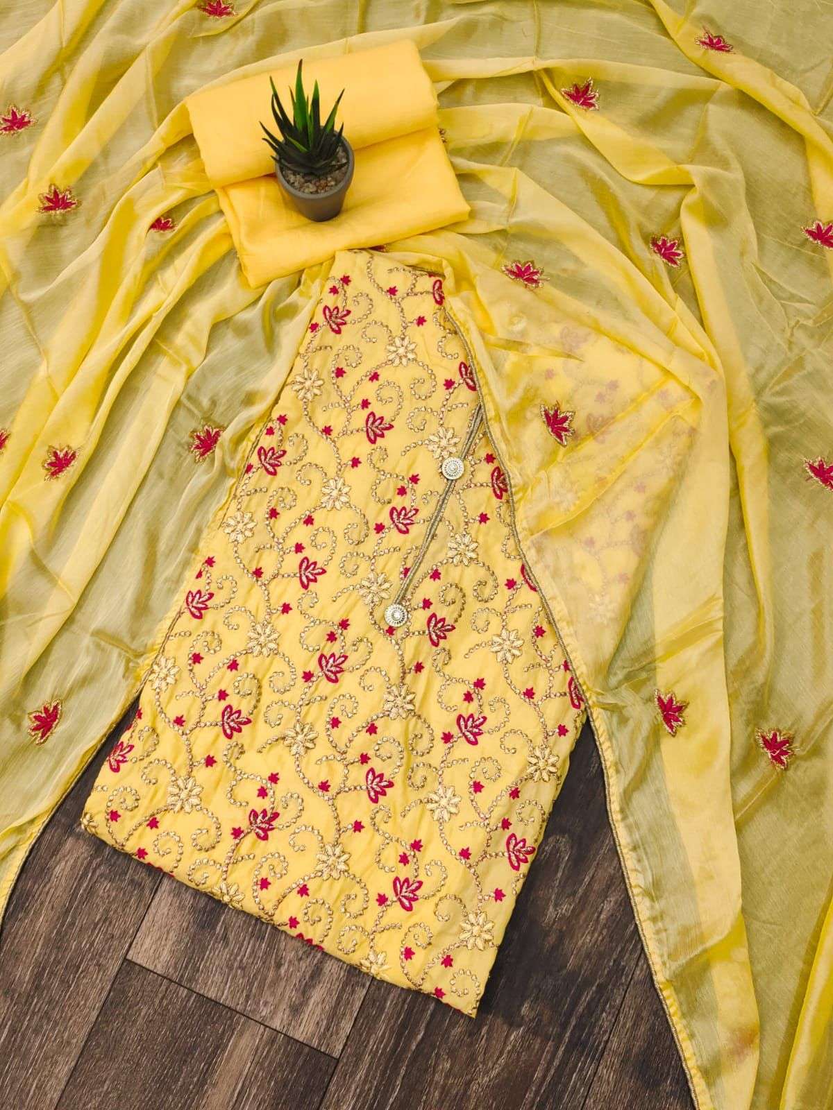 BT-17 DESIGNER MUSLIN COTTON HEAVY EMBROIDER WORK NON CATALOG SUIT 