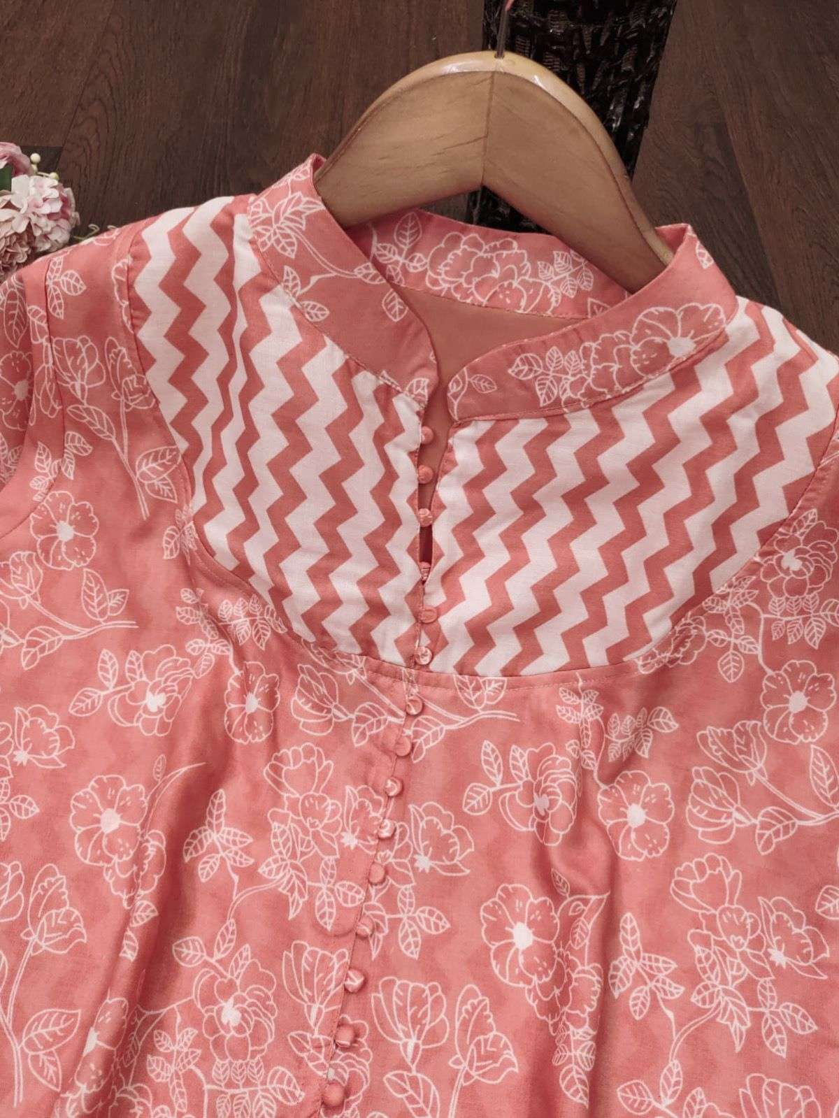 beautiful two colors Heavy Cottan Febric with full inner kurti