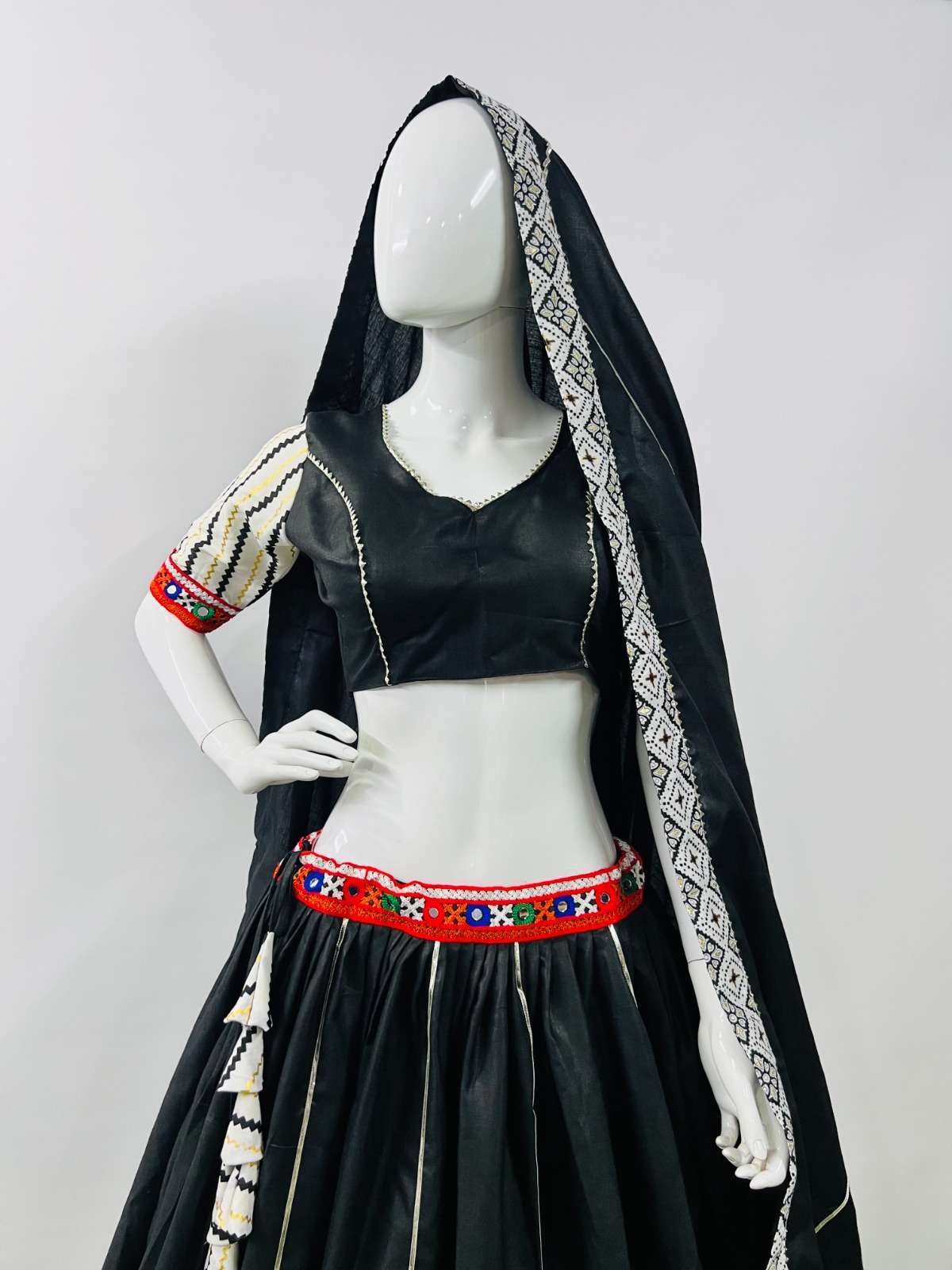 aawiya 7037 fancy black color single navratri chaniya choli