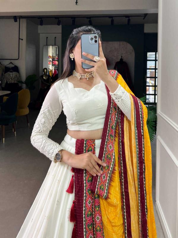 pr lnb1500wht Georgette Lucknowi Paper Mirror Work Lehenga