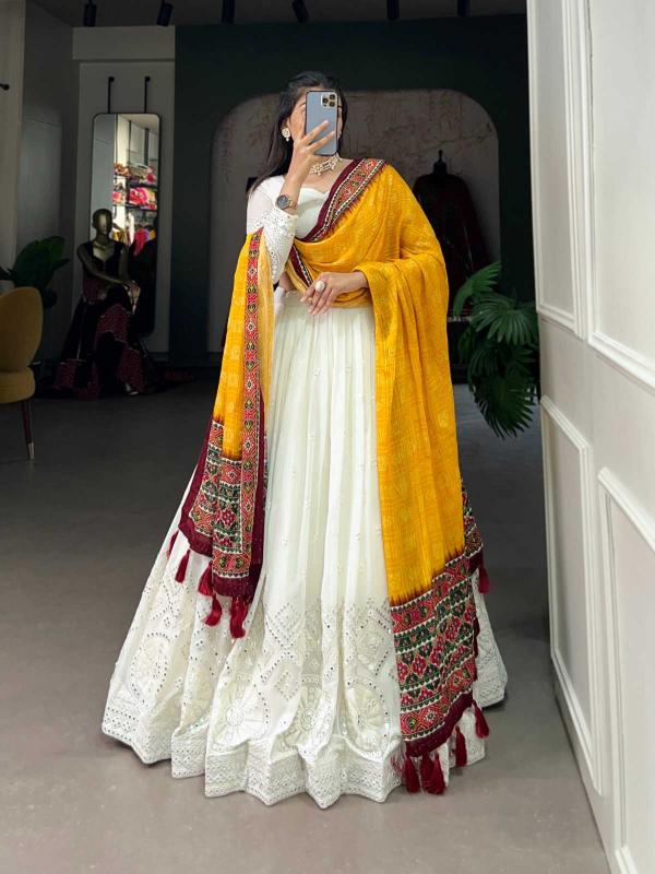 pr lnb1500wht Georgette Lucknowi Paper Mirror Work Lehenga