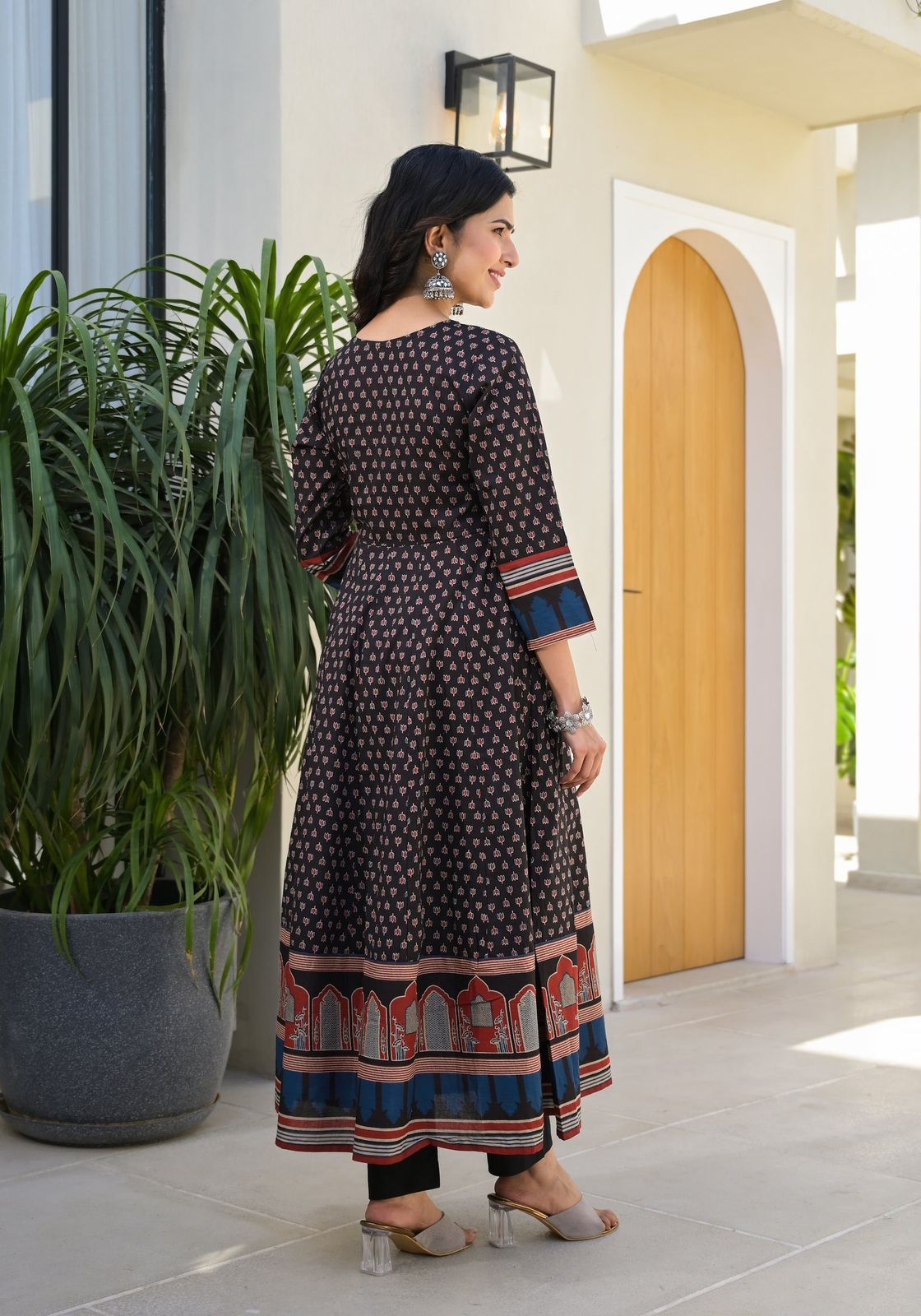 Featuring beautiful Heavy Suit Set which is beautifully decorated with intricate hand embroidery