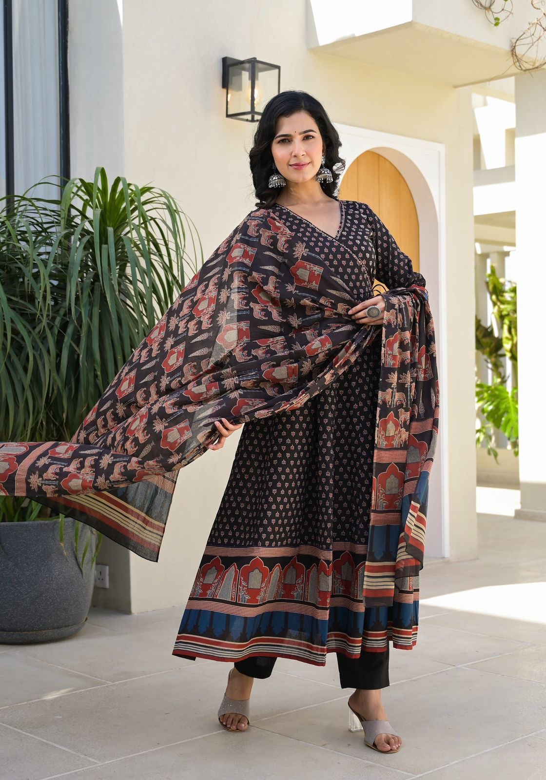 Featuring beautiful Heavy Suit Set which is beautifully decorated with intricate hand embroidery