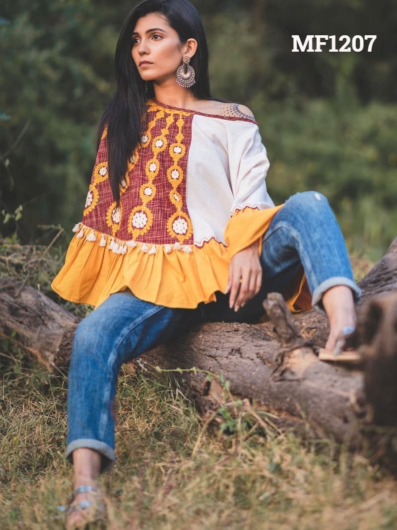 CIRCULAR PONCHO Minute woollen and jute embroidery decorated by Dazzling laces